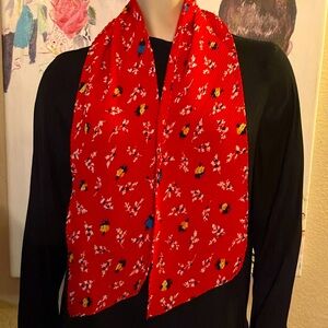 Beautiful, red floral print Vintage scarf. 🧣